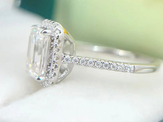 Entourage ring met emerald