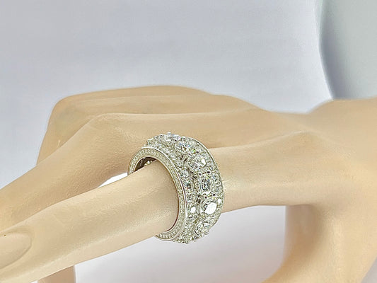 Exclusieve alliance ring vol gezet met rijen aan briljanten