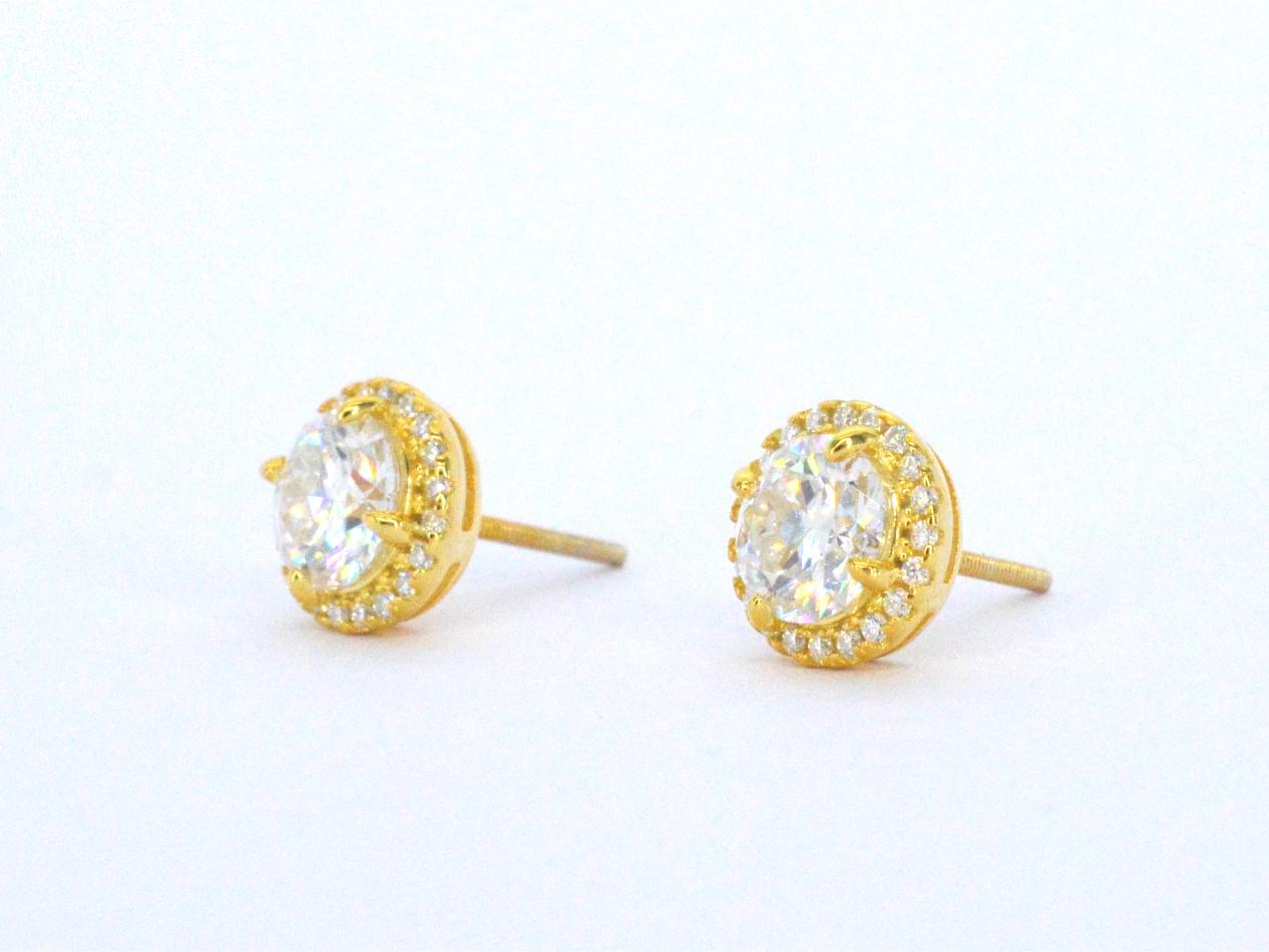 Solitair oorbellen met een entourage van hoge kwaliteit met briljanten