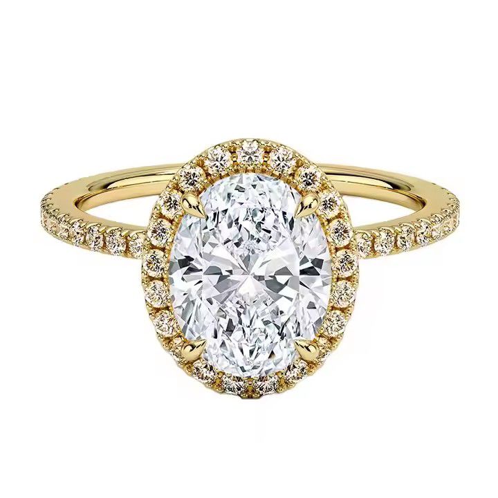 Gele entourage ring met een grote ovaal geslepen briljant