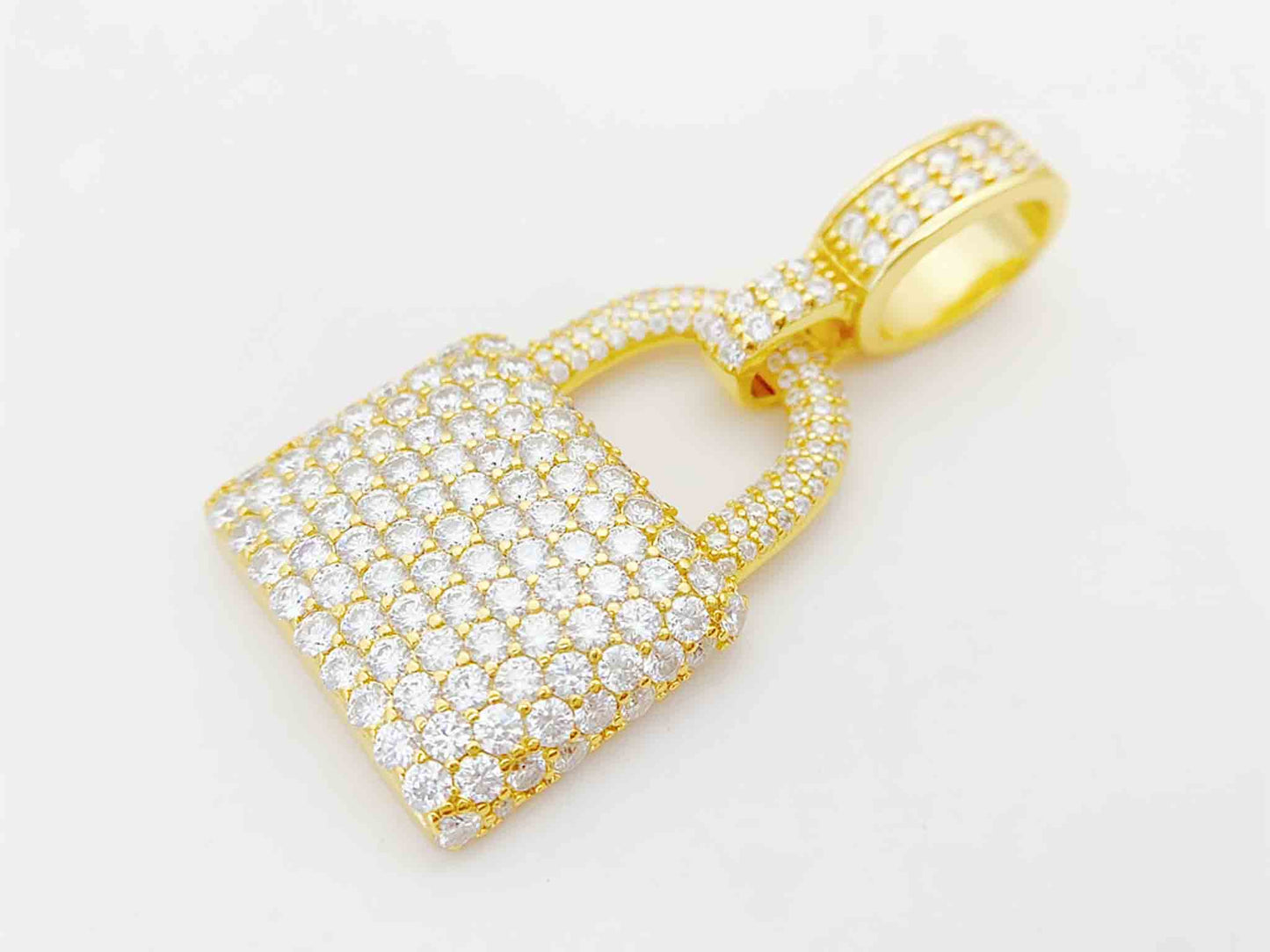 Gele "lock" hanger volledig rondom gezet met witte briljanten