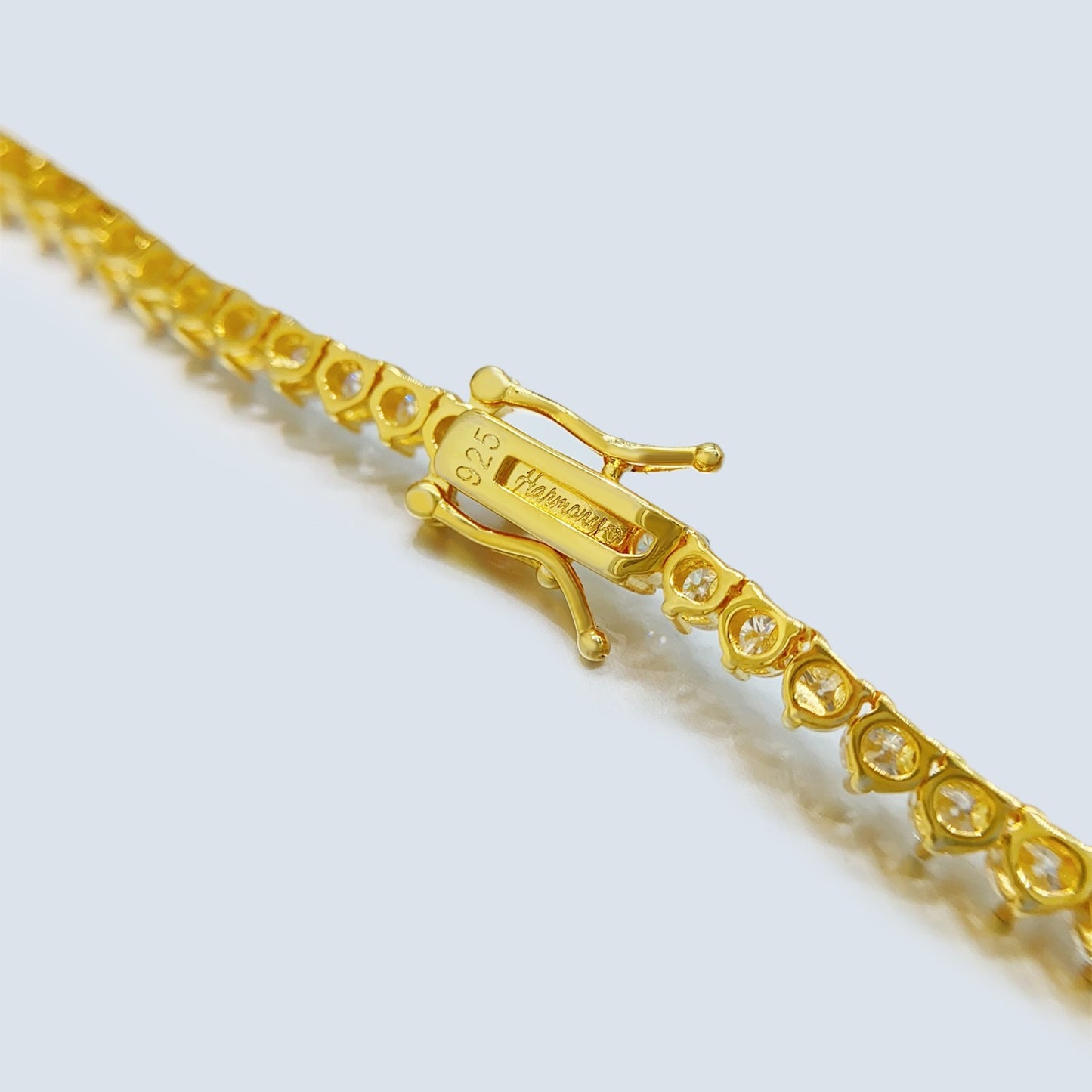 Gele collier met oplopende briljanten van 25.00 carat totaal