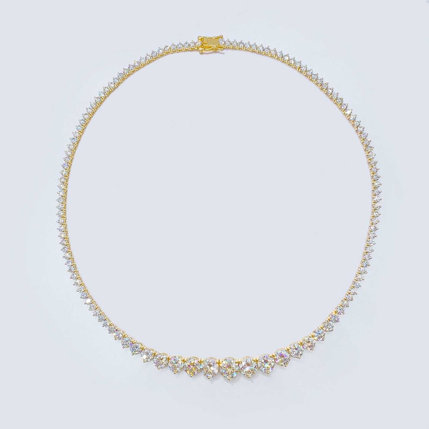 Gele collier met oplopende briljanten van 25.00 carat totaal