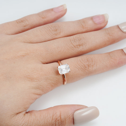 Rosékleurige ring met rechthoekige steen