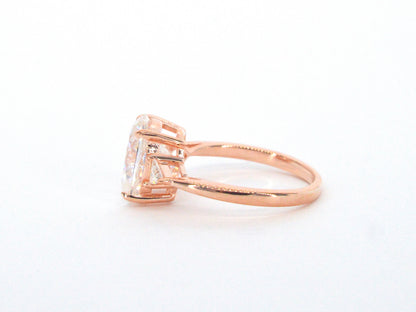 Entourage ring met een ovaal en briljant triangel