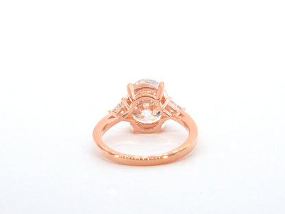 Entourage ring met een ovaal en briljant triangel
