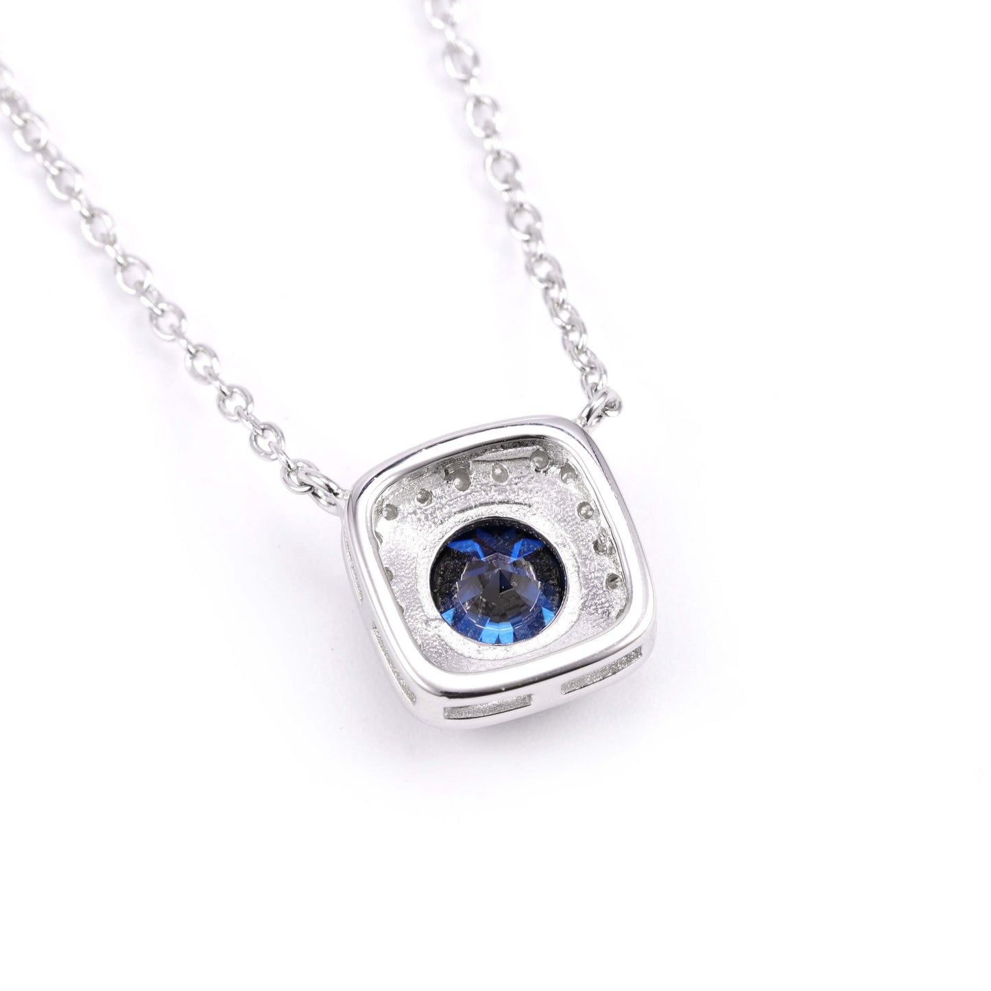 Ketting met een levende donker blauwe kleur