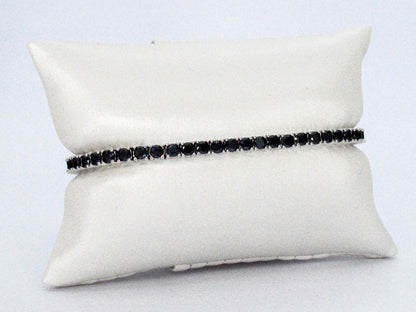 Witte tennisarmband met zwarte briljanten