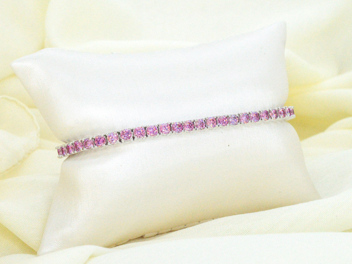 Witte tennisarmband met roze briljanten