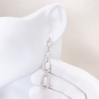 Hangende oorbellen met chain links en witte briljanten