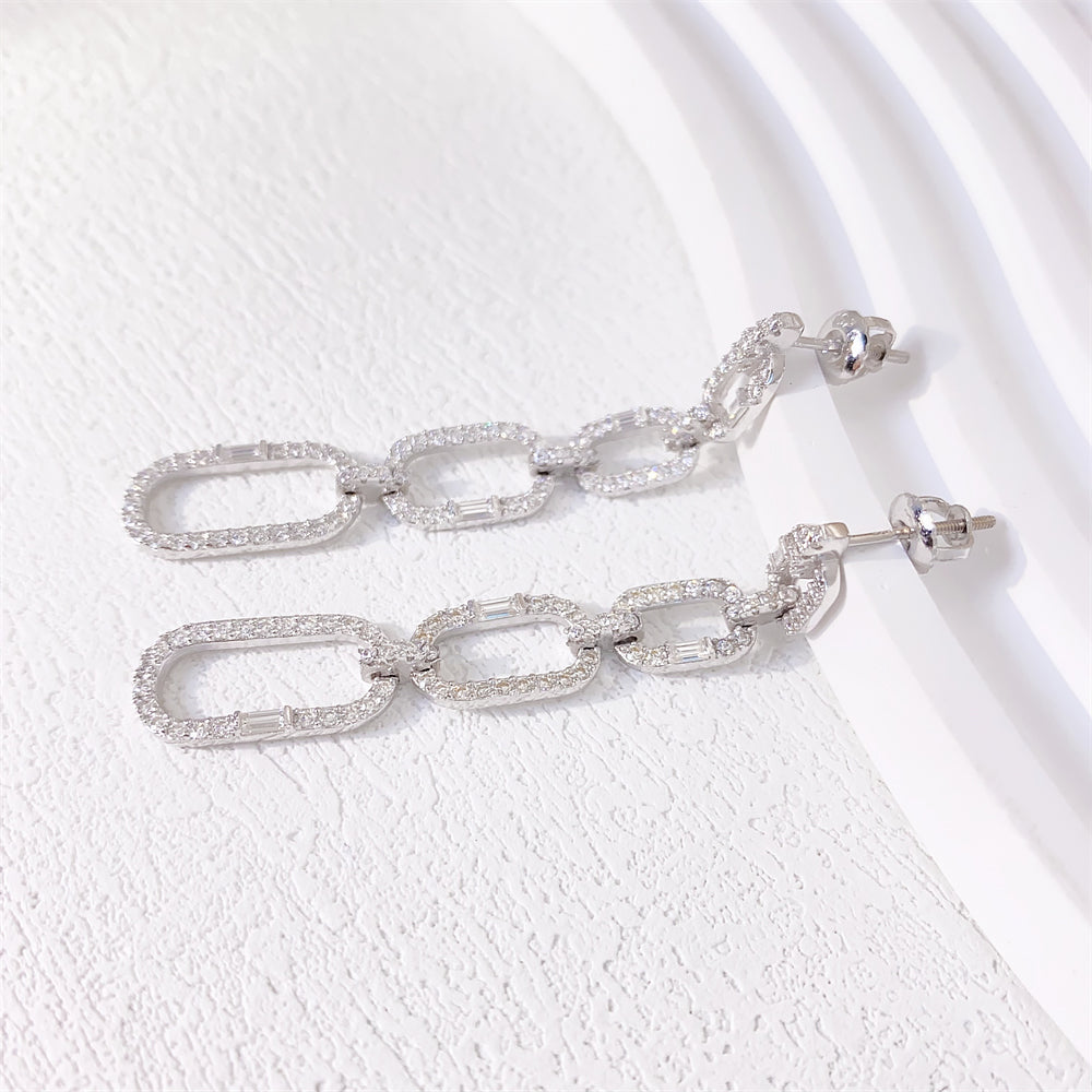 Hangende oorbellen met chain links en witte briljanten