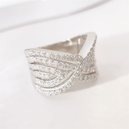 Witte cross-over ring vol gezet met witte briljanten