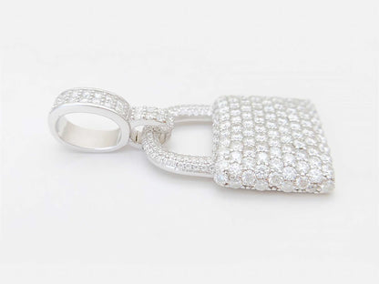 Witte "lock" hanger volledig rondom gezet met witte briljanten