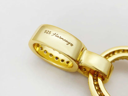 Gele "lock" hanger volledig rondom gezet met witte briljanten