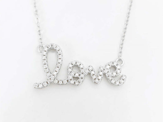 Witte LOVE ketting vol gezet met witte briljanten