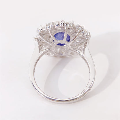 Design ring met briljanten, peer vorm briljanten en een grote saffier blauwe ovaal