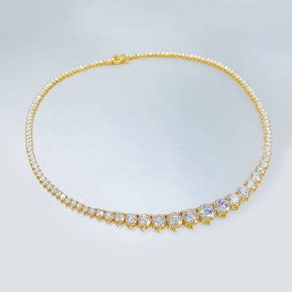 Gele collier met oplopende briljanten van 25.00 carat totaal