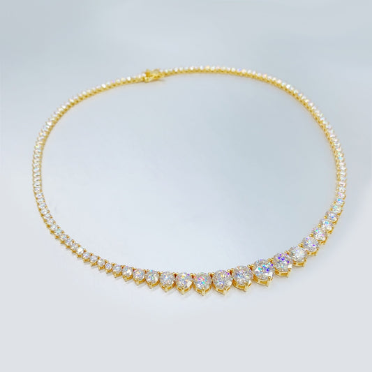 Gele collier met oplopende briljanten van 25.00 carat totaal