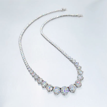 Witte collier met oplopende briljanten van 25.00 carat totaal