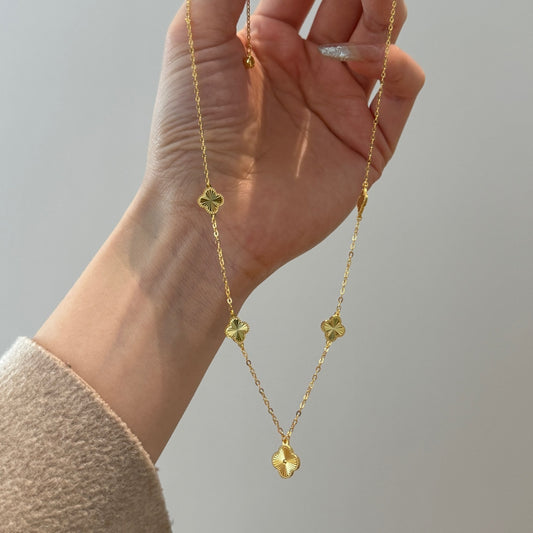 Gouden collier met gesloten klavertjes goudverguld