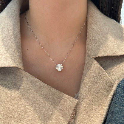 Witte collier met 1 klaver rhodium verguld