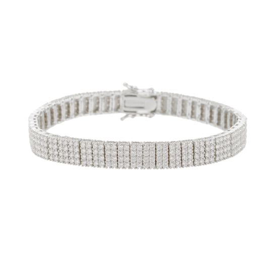 Zilverkleurige armband bezet met briljanten